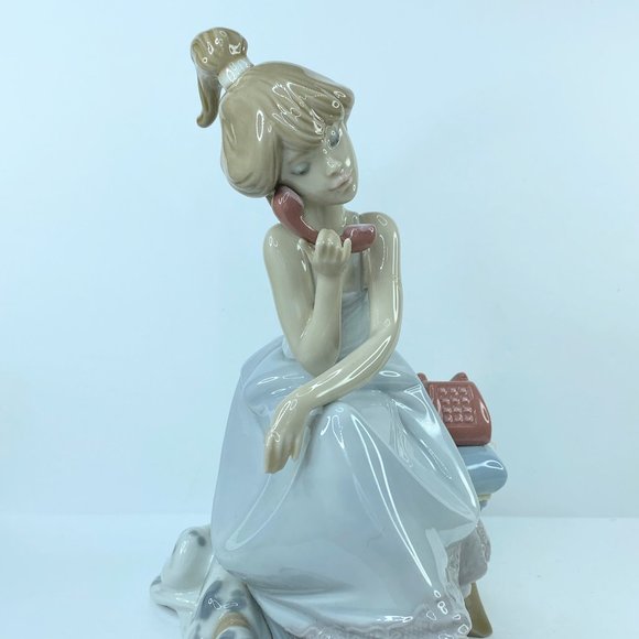 LLADRO CHIT-CHAT Girl on Phone Dalmation Dog 5466 Porcelain Figurine Spain